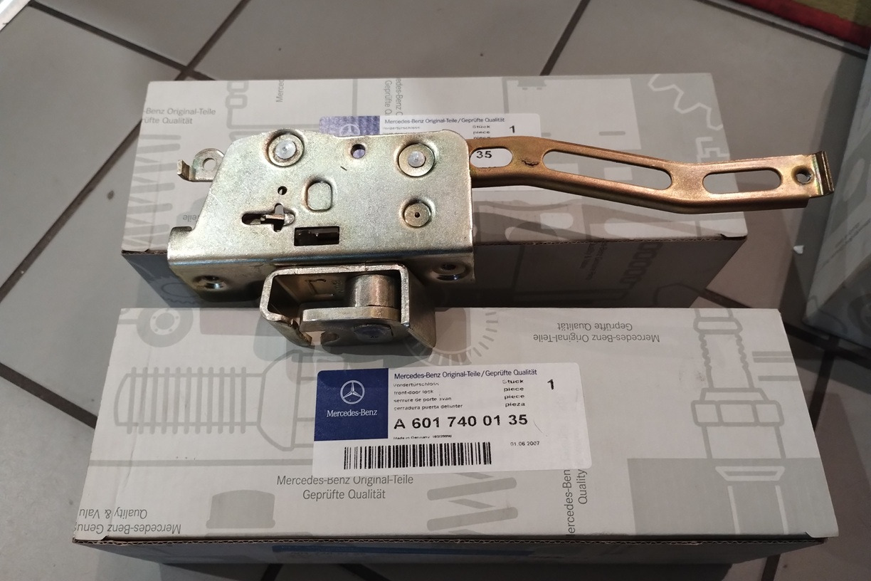 ZAMEK DRZWI TYŁ REAR DOOR LOCK MERCEDES T1 207 208 308 310 6017400135 - Kabina i enterijer za Dostavno vozilo: slika 1 ZAMEK DRZWI TYŁ REAR DOOR LOCK MERCEDES T1 207 208 308 310 6017400135 - Kabina i enterijer za Dostavno vozilo: slika 1