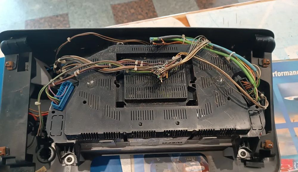 Zegary Licznik IVECO STRALIS 504025356 - Električni sistem za Kamion: slika 3 Zegary Licznik IVECO STRALIS 504025356 - Električni sistem za Kamion: slika 3