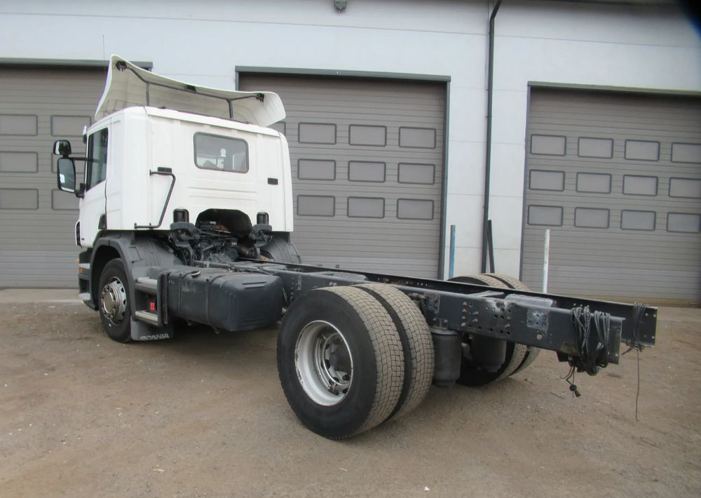 Scania P360 - Kamion sa golom šasijom i zatvorenom kabinom: slika 4 Scania P360 - Kamion sa golom šasijom i zatvorenom kabinom: slika 4