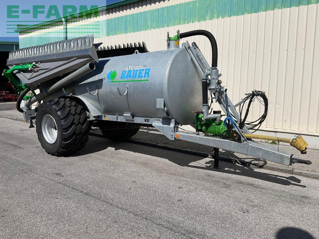 Bauer V 81 mit Schleppfix SFA 9 - Oprema za đubrenje: slika 1 Bauer V 81 mit Schleppfix SFA 9 - Oprema za đubrenje: slika 1