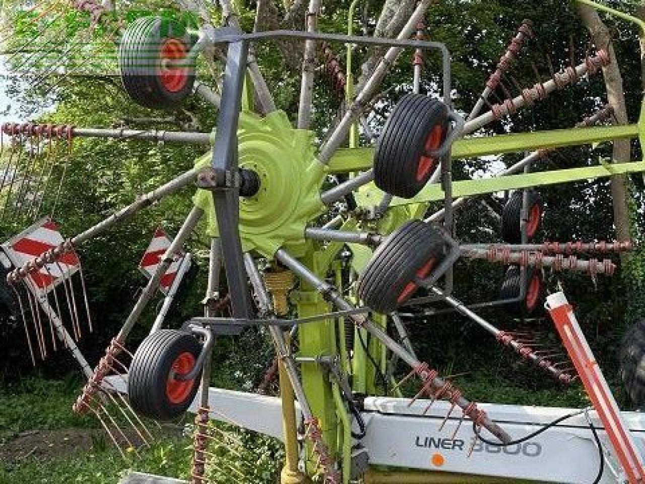 CLAAS USED LINER 3600 - Prevrtač/ Grabuljač: slika 4 CLAAS USED LINER 3600 - Prevrtač/ Grabuljač: slika 4