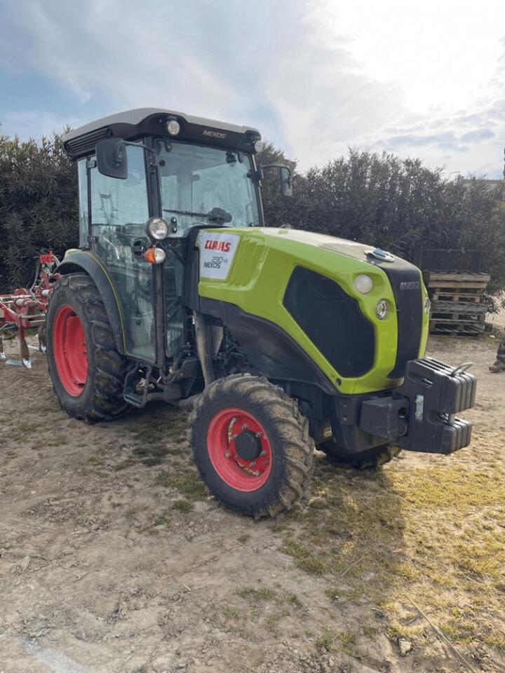 CLAAS nexos 230 ve - Traktor: slika 1 CLAAS nexos 230 ve - Traktor: slika 1