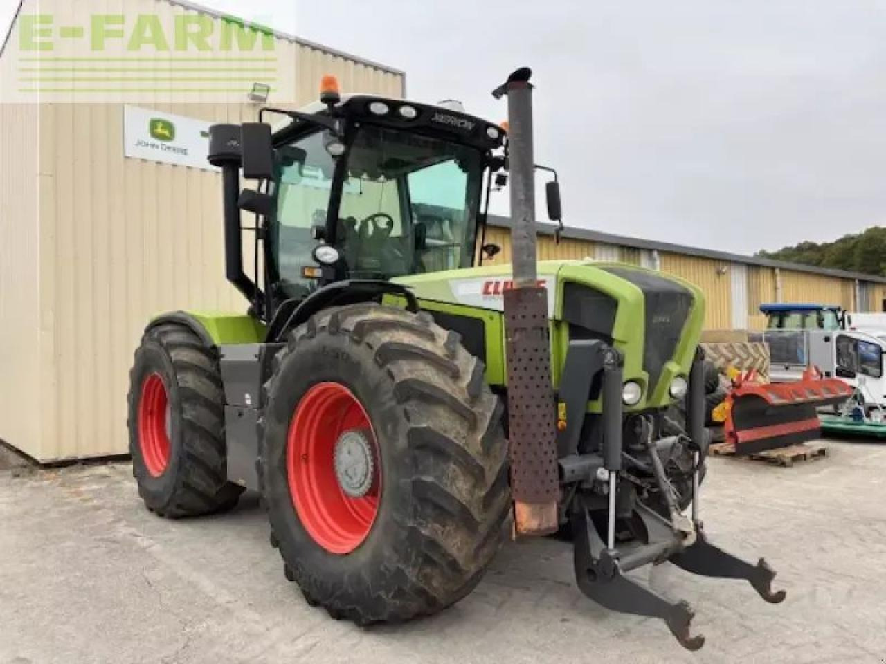 CLAAS xerion 3300 - Traktor: slika 4 CLAAS xerion 3300 - Traktor: slika 4