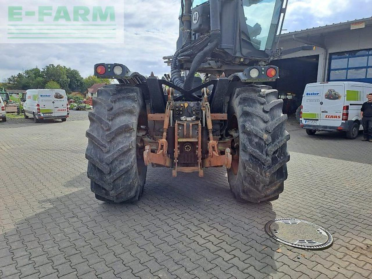 CLAAS xerion 3300 trac vc TRAC VC - Traktor: slika 3 CLAAS xerion 3300 trac vc TRAC VC - Traktor: slika 3