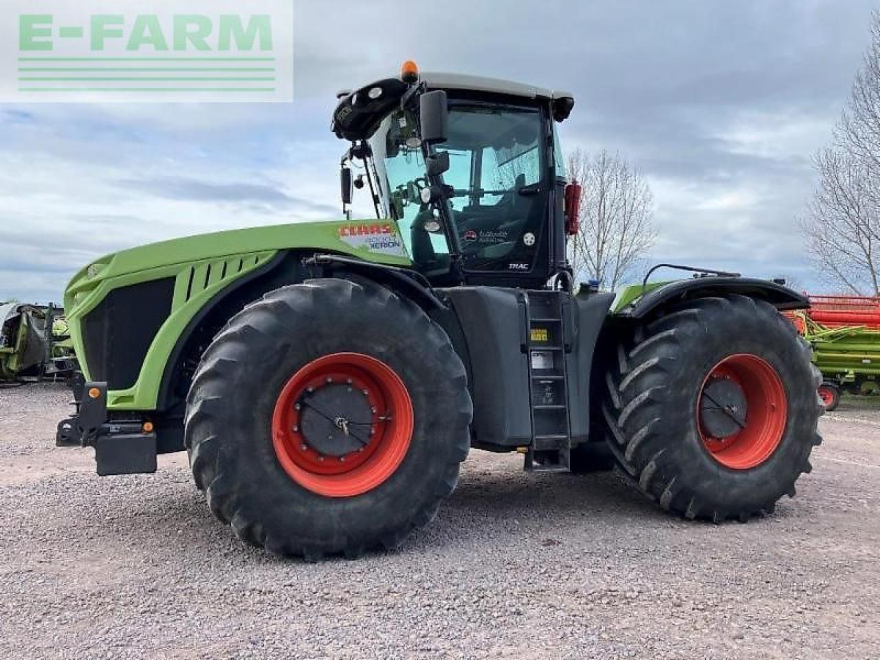 CLAAS xerion 4000 trac TRAC - Traktor: slika 1 CLAAS xerion 4000 trac TRAC - Traktor: slika 1