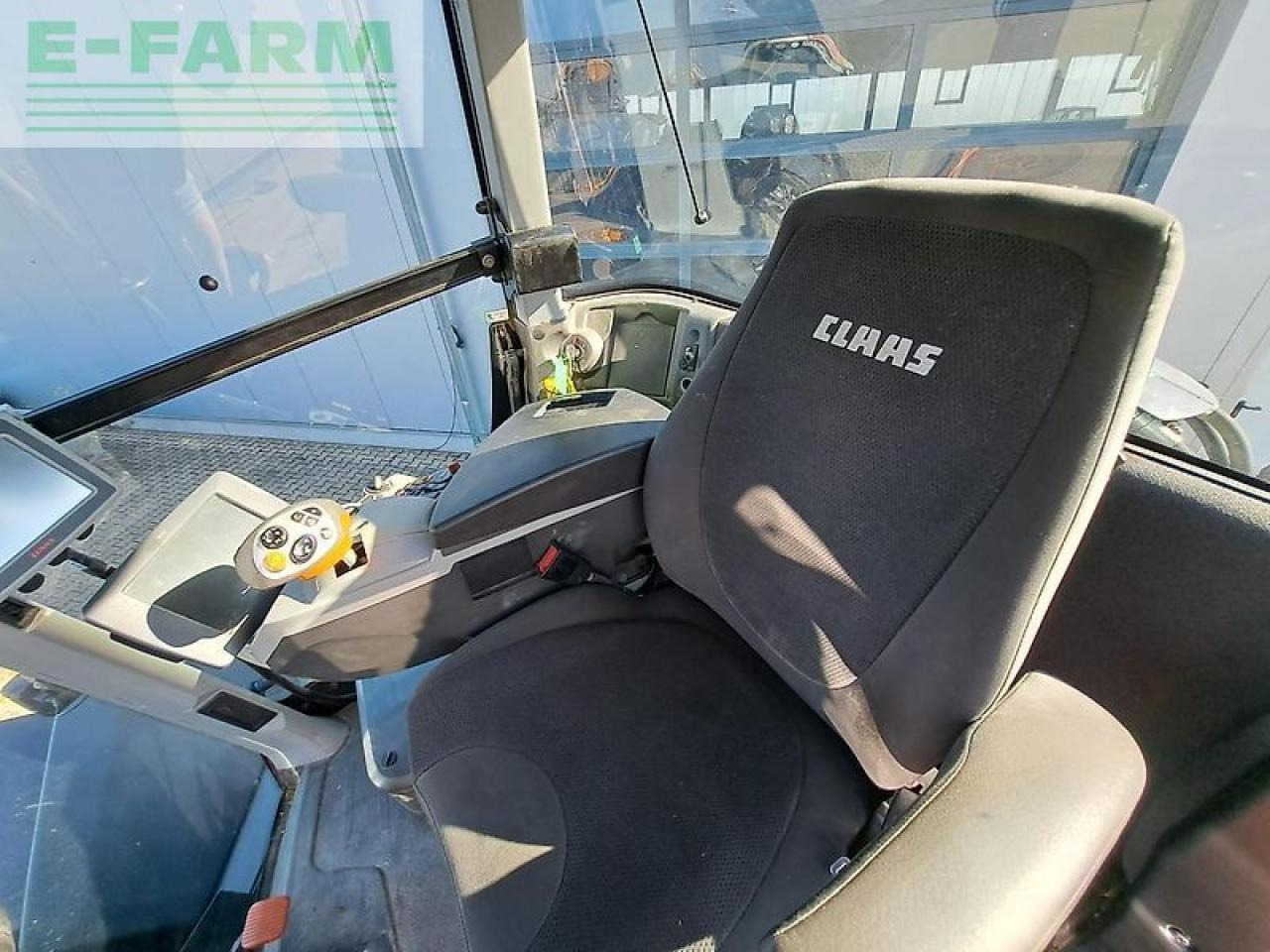 CLAAS xerion 4000 trac vc TRAC VC - Traktor: slika 4 CLAAS xerion 4000 trac vc TRAC VC - Traktor: slika 4