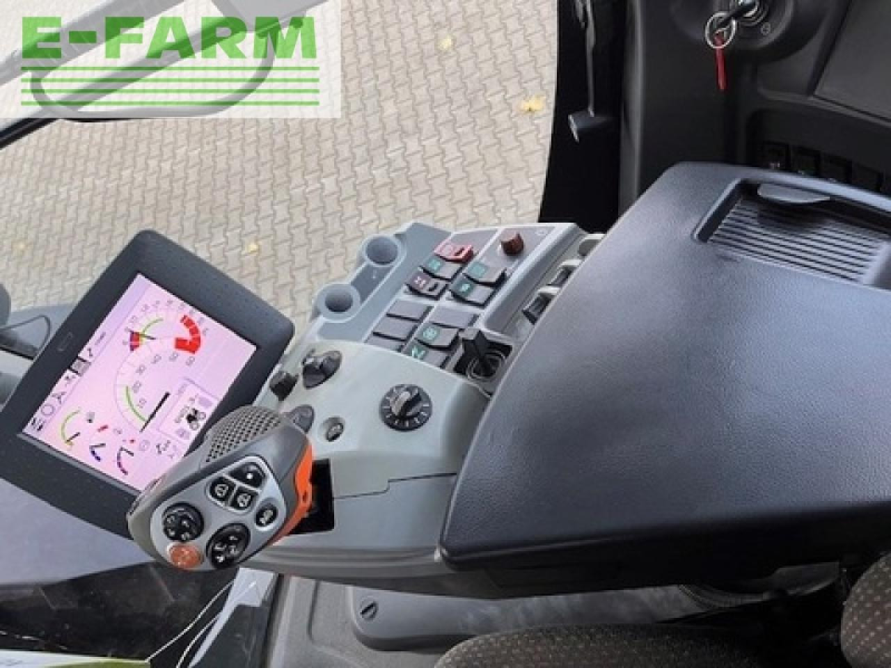 CLAAS xerion 4000 trac vc TRAC VC - Traktor: slika 5 CLAAS xerion 4000 trac vc TRAC VC - Traktor: slika 5