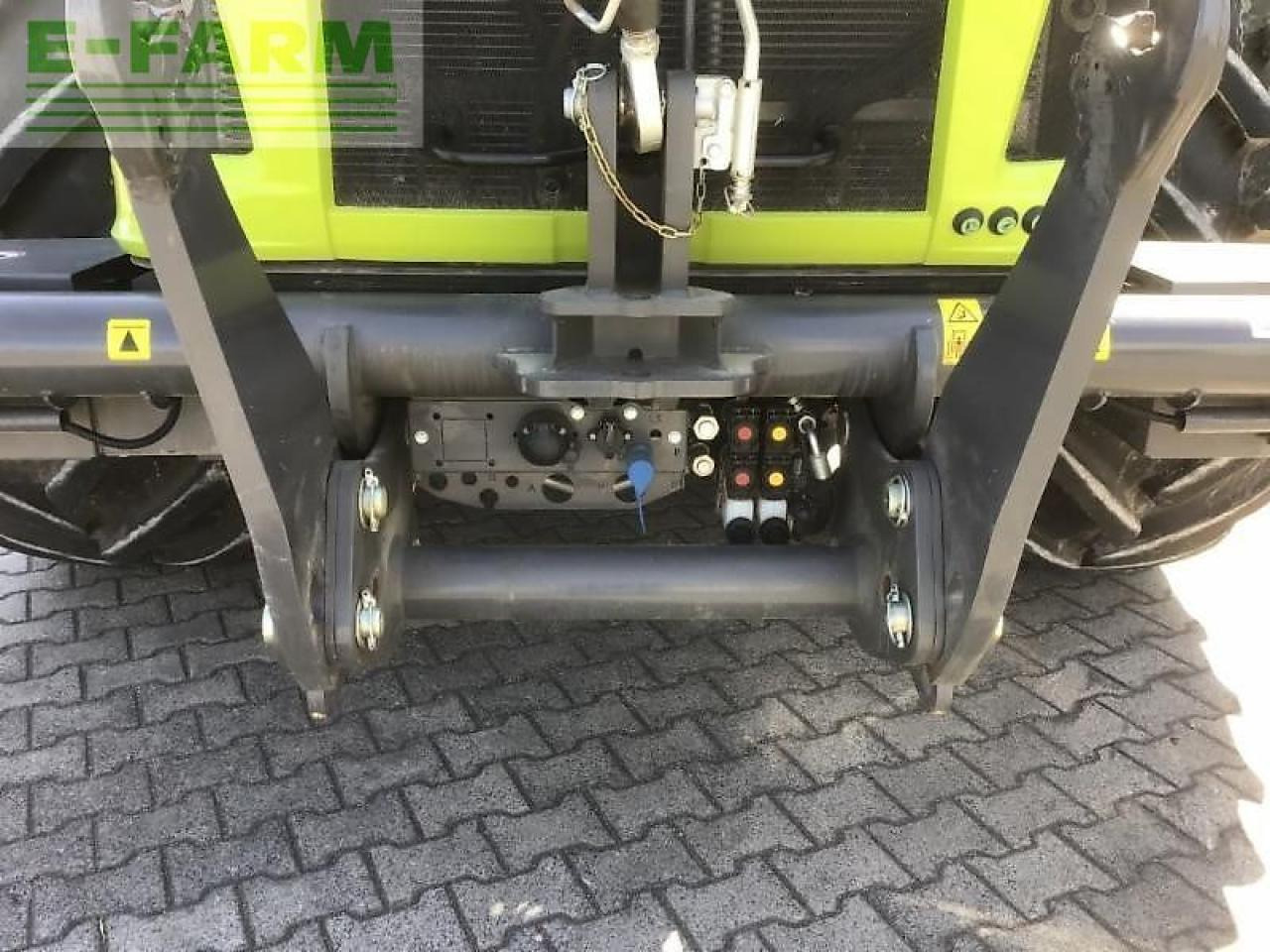 CLAAS xerion 4200 trac TRAC - Traktor: slika 3 CLAAS xerion 4200 trac TRAC - Traktor: slika 3