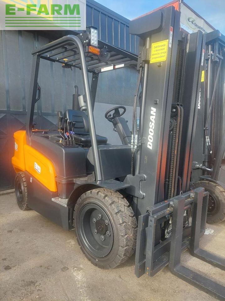 Doosan D30NXS - Viljuškar: slika 1 Doosan D30NXS - Viljuškar: slika 1