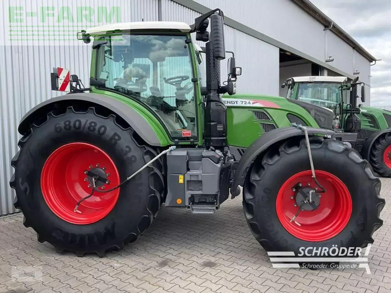 Fendt 724 vario s4 profi plus ProfiPlus - Traktor: slika 2 Fendt 724 vario s4 profi plus ProfiPlus - Traktor: slika 2