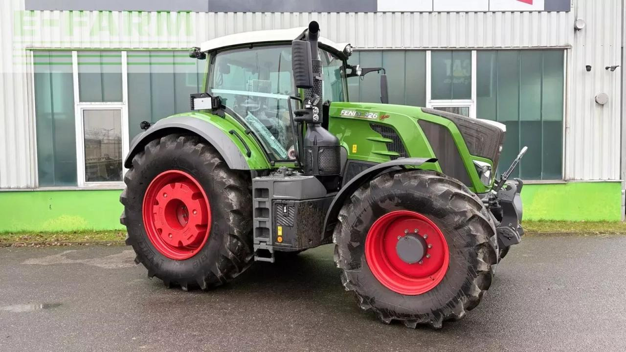 Fendt 826 vario profi+ ProfiPlus - Traktor: slika 2 Fendt 826 vario profi+ ProfiPlus - Traktor: slika 2