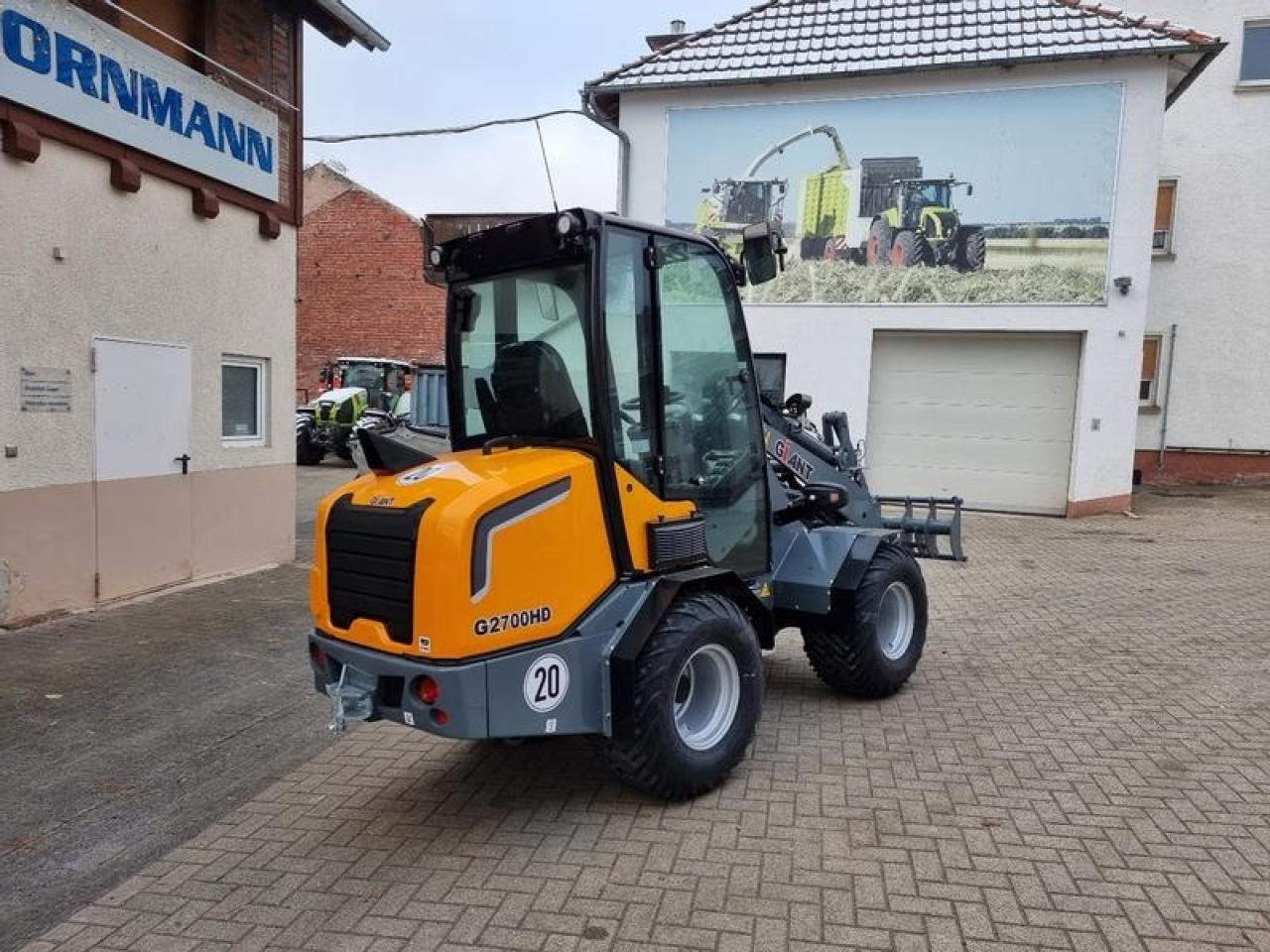 Giant g 2700 hd mit kabine und euro aufnamhe - Utovarivač točkaš: slika 3 Giant g 2700 hd mit kabine und euro aufnamhe - Utovarivač točkaš: slika 3