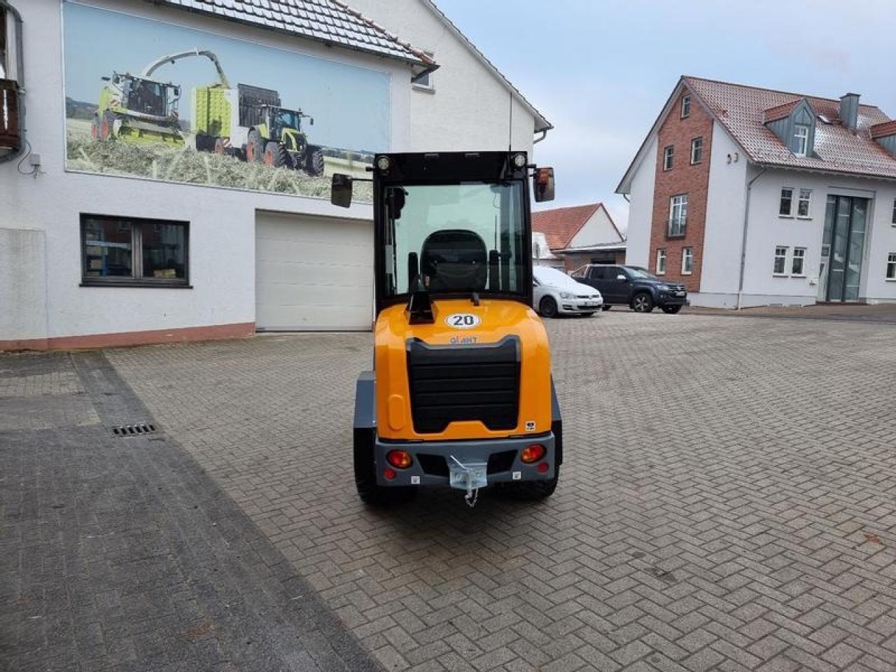 Giant g 2700 hd mit kabine und euro aufnamhe - Utovarivač točkaš: slika 4 Giant g 2700 hd mit kabine und euro aufnamhe - Utovarivač točkaš: slika 4