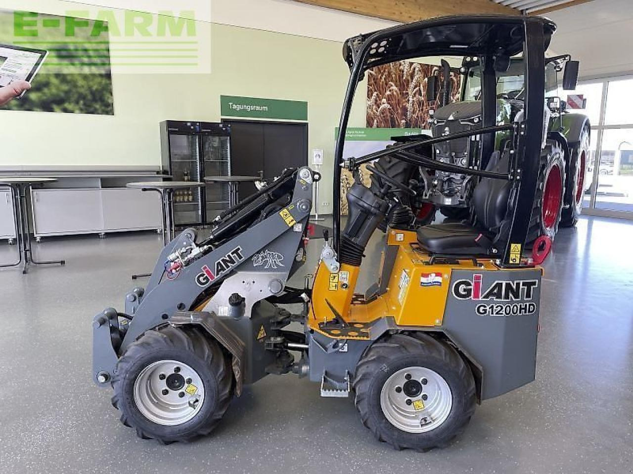 Giant g1200 hd - Mini bager: slika 4 Giant g1200 hd - Mini bager: slika 4