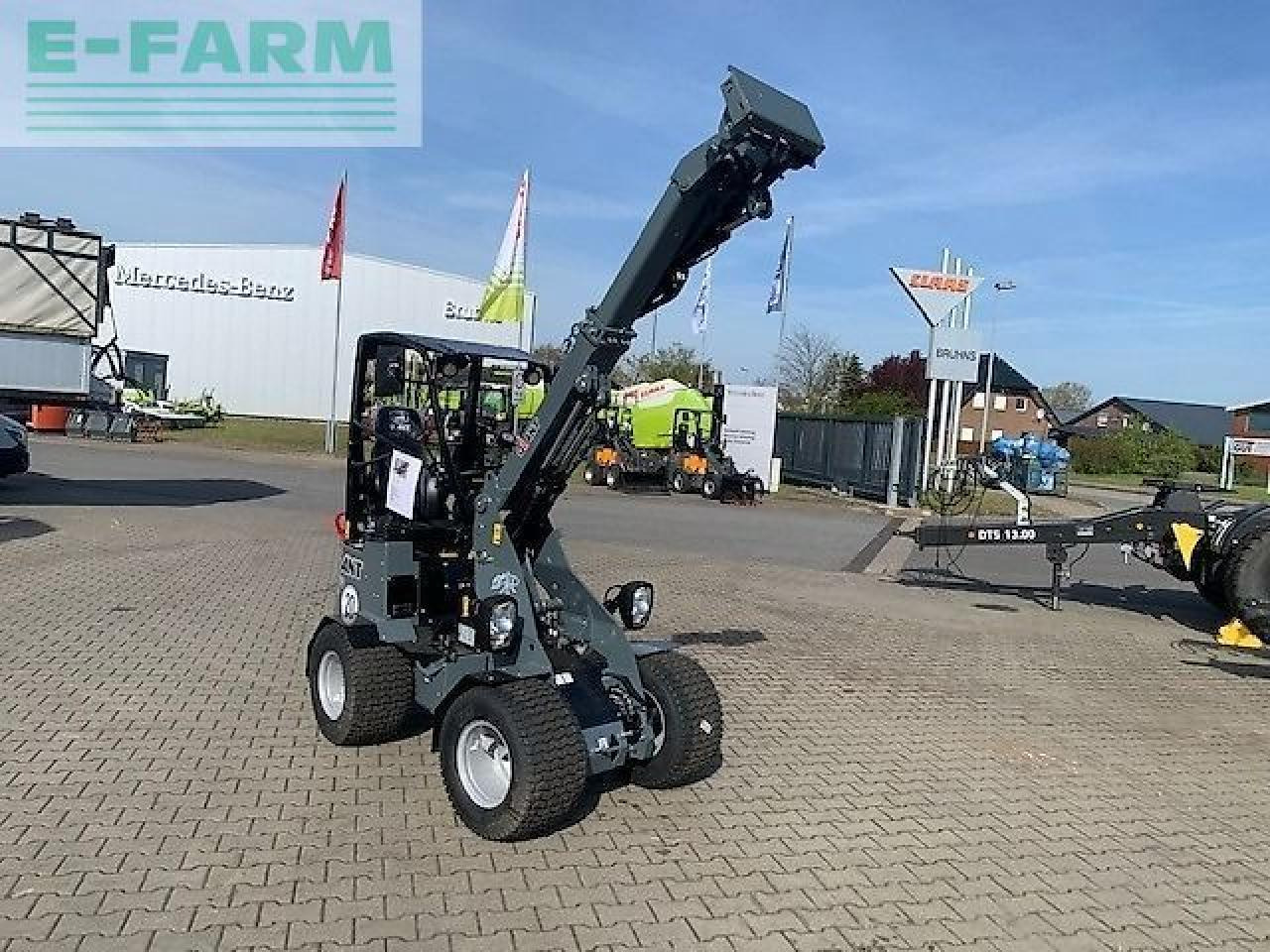 Giant g1200 tele - Mini bager: slika 4 Giant g1200 tele - Mini bager: slika 4
