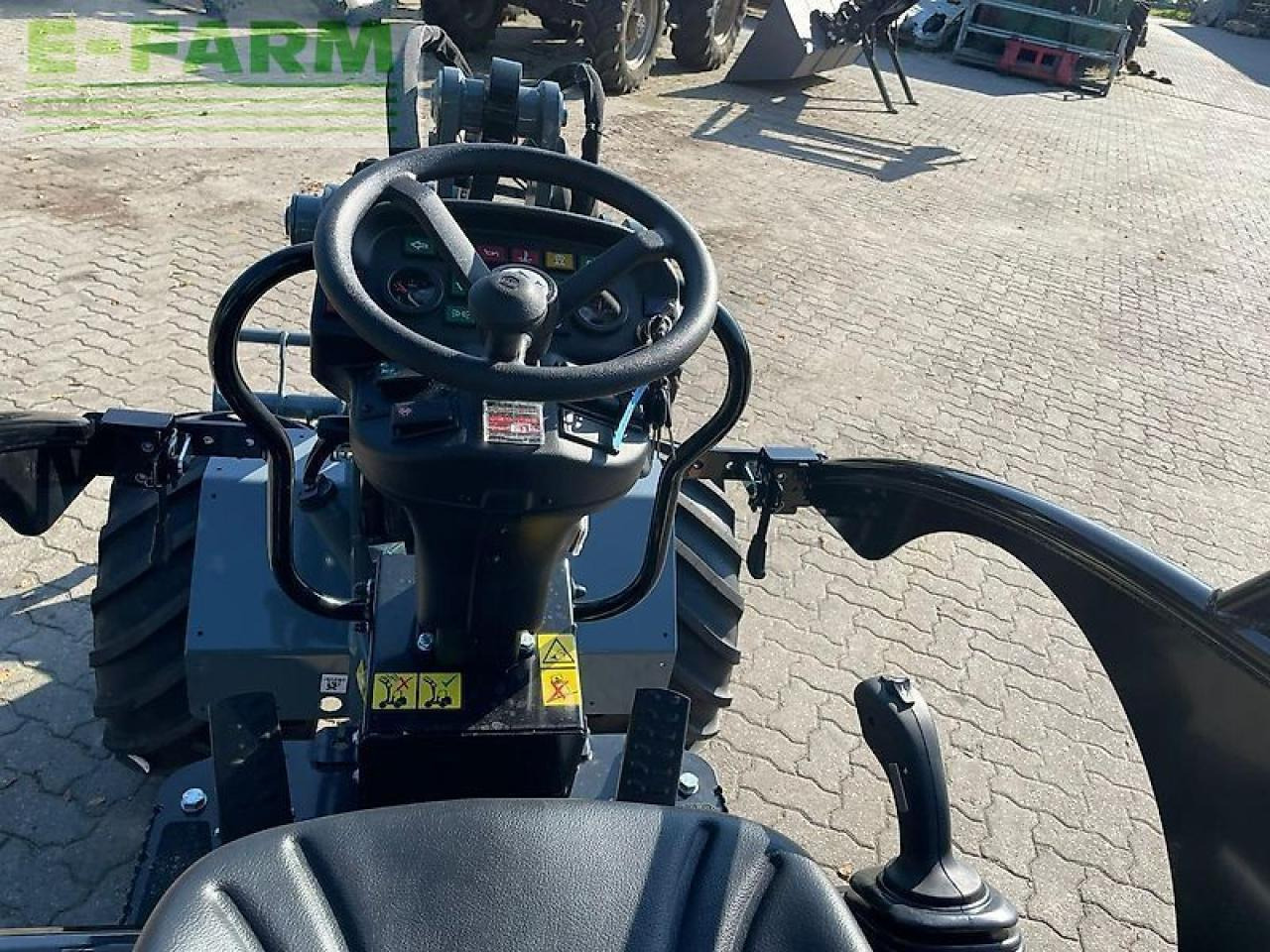 Giant g1500 - Mini bager: slika 5 Giant g1500 - Mini bager: slika 5