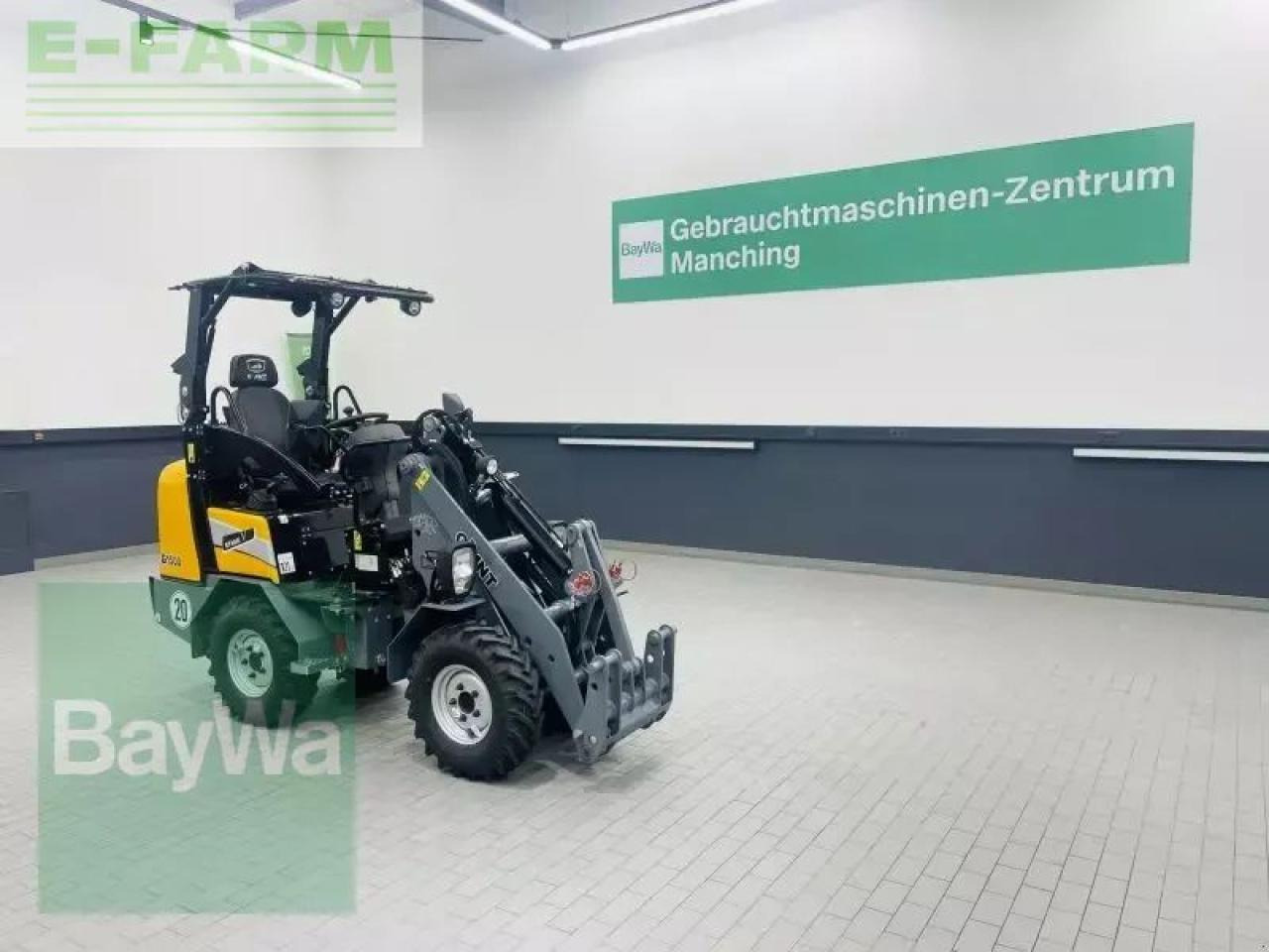 Giant g1500 - Mini bager: slika 1 Giant g1500 - Mini bager: slika 1