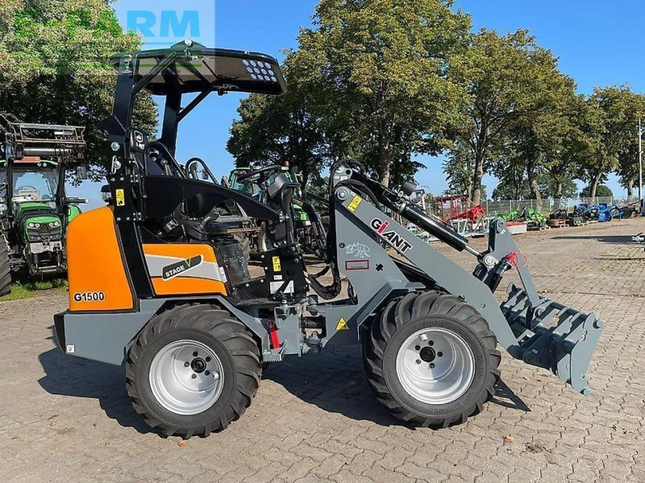 Giant g1500 - Mini bager: slika 1 Giant g1500 - Mini bager: slika 1