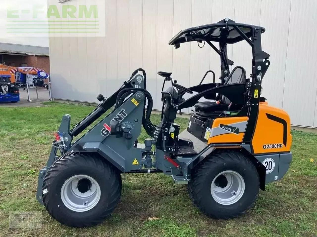 Giant g2500 hd - Mini bager: slika 1 Giant g2500 hd - Mini bager: slika 1