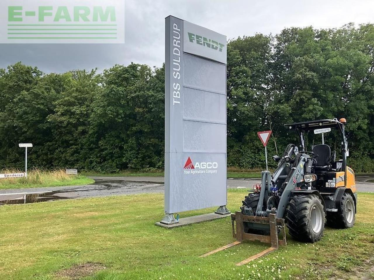 Giant h 2700hd - Mini bager: slika 1 Giant h 2700hd - Mini bager: slika 1