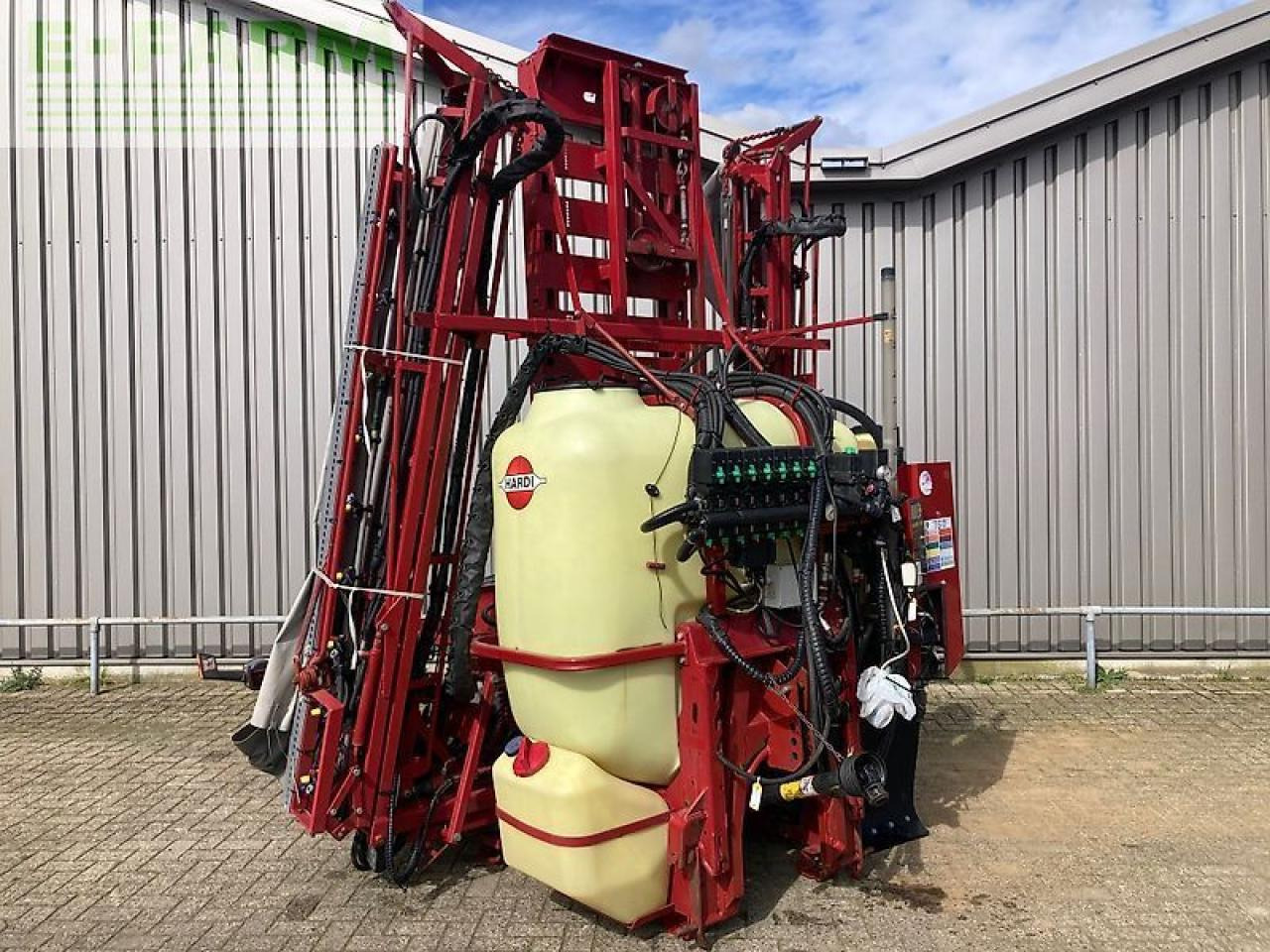Hardi master plus 18m twin stream - Vučena prskalica: slika 1 Hardi master plus 18m twin stream - Vučena prskalica: slika 1