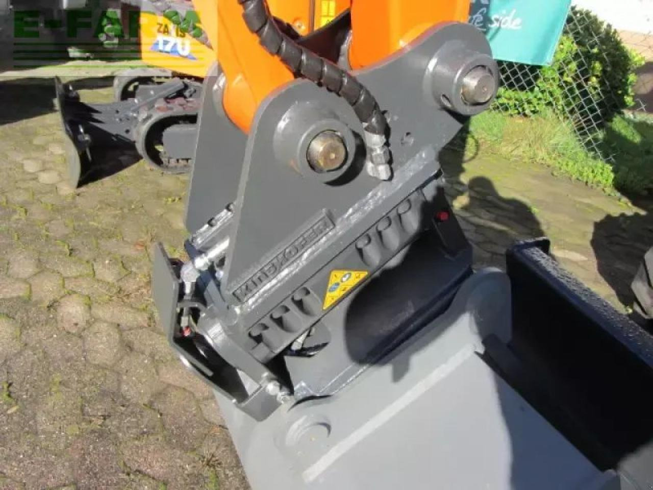 Hitachi zx 33 u-6 - Mini bager: slika 2 Hitachi zx 33 u-6 - Mini bager: slika 2