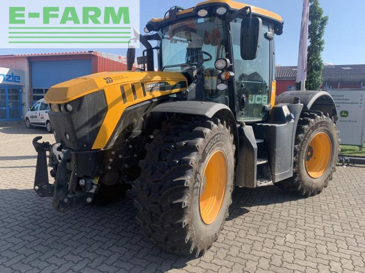 JCB 4220 fasttrac mit jd-autotrac vorbereitung + stoll konsolen - Traktor: slika 1 JCB 4220 fasttrac mit jd-autotrac vorbereitung + stoll konsolen - Traktor: slika 1