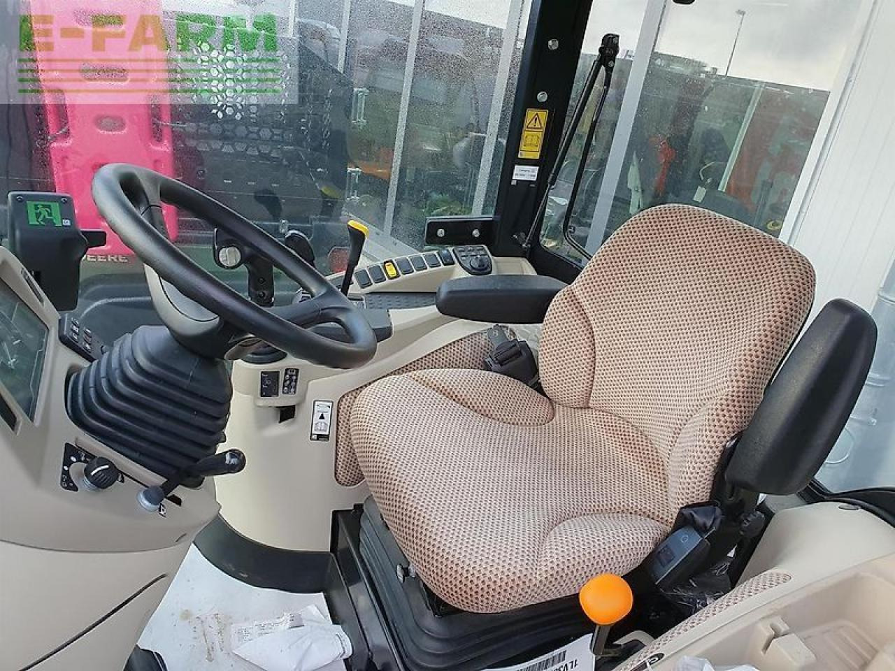John Deere 3039r neumaschine - Traktor: slika 5 John Deere 3039r neumaschine - Traktor: slika 5