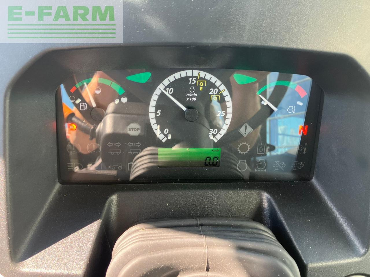Traktor John Deere 5067E: slika 29