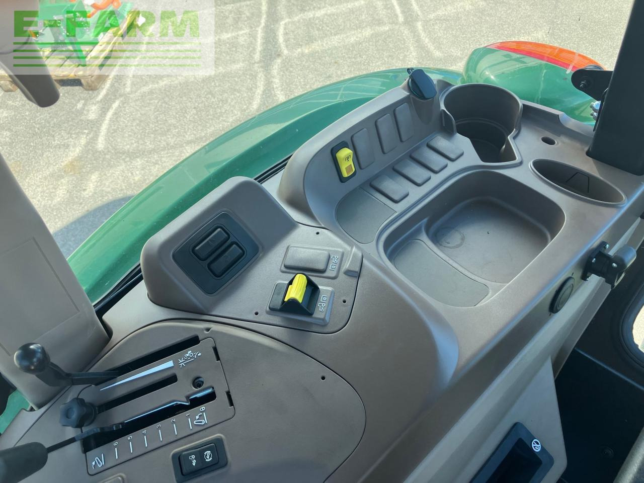 Traktor John Deere 5067E: slika 10