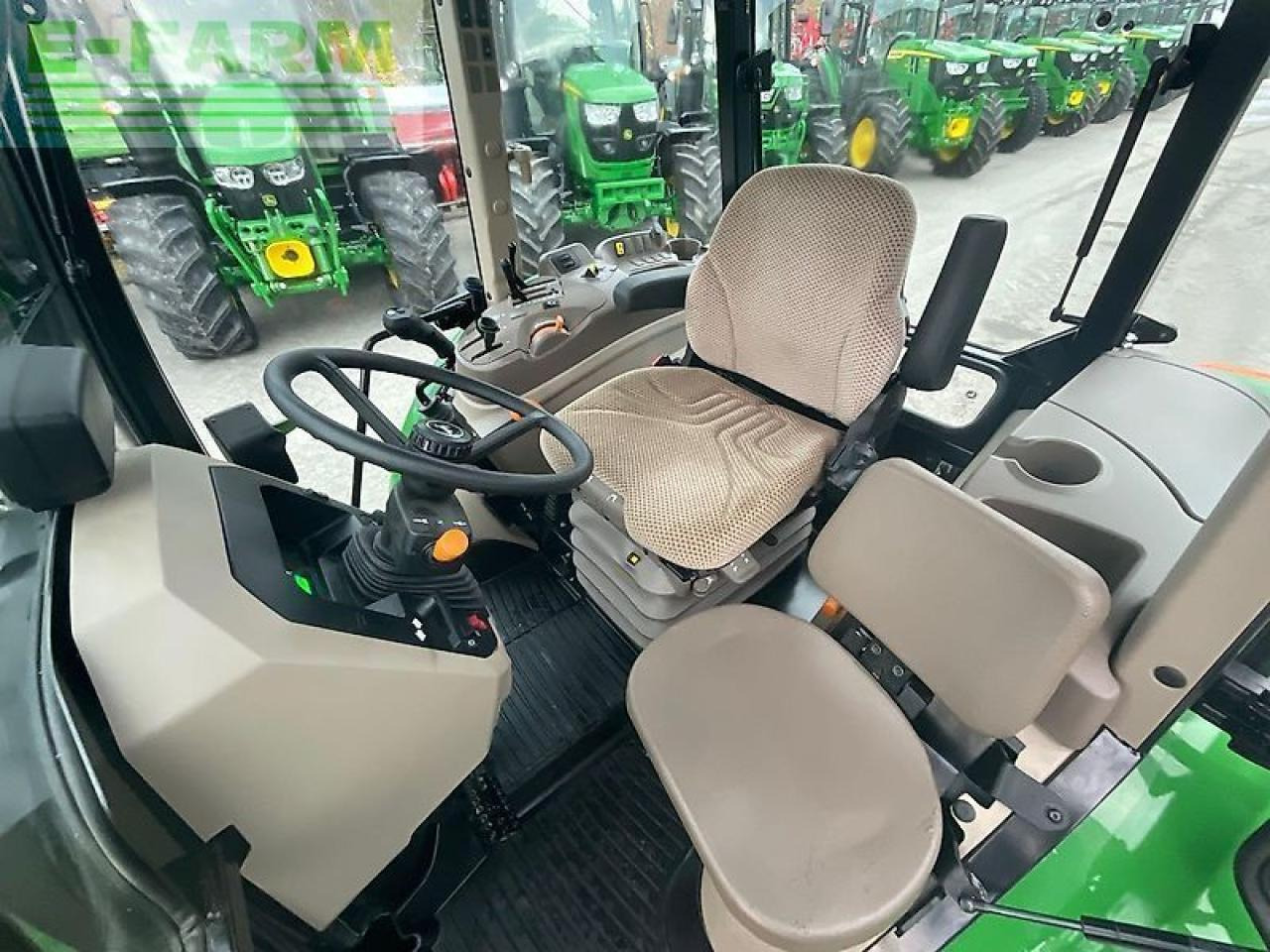 John Deere 5075 e - Traktor: slika 4 John Deere 5075 e - Traktor: slika 4