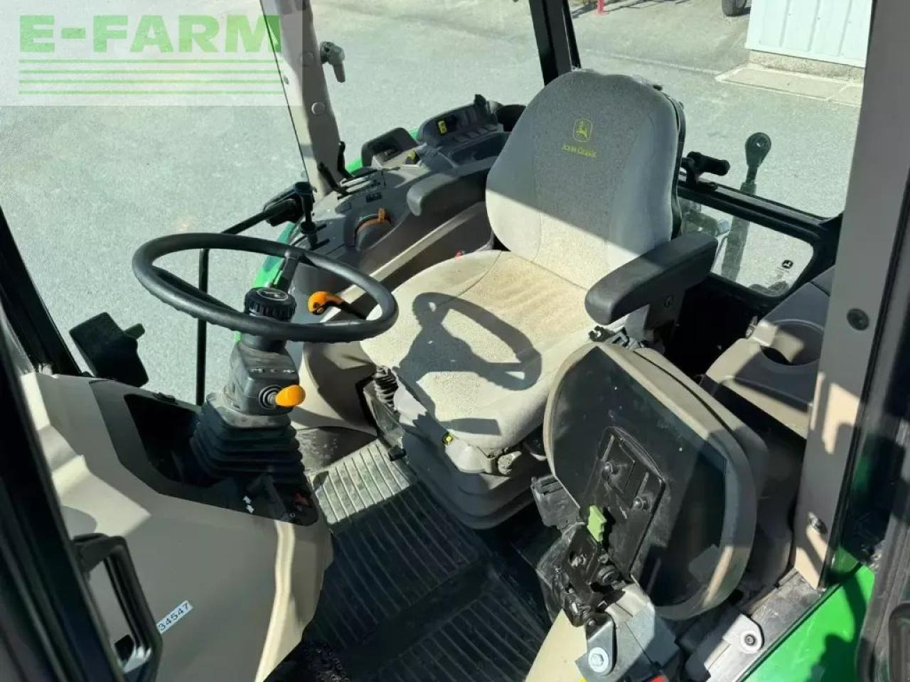Traktor John Deere 5075e: slika 6