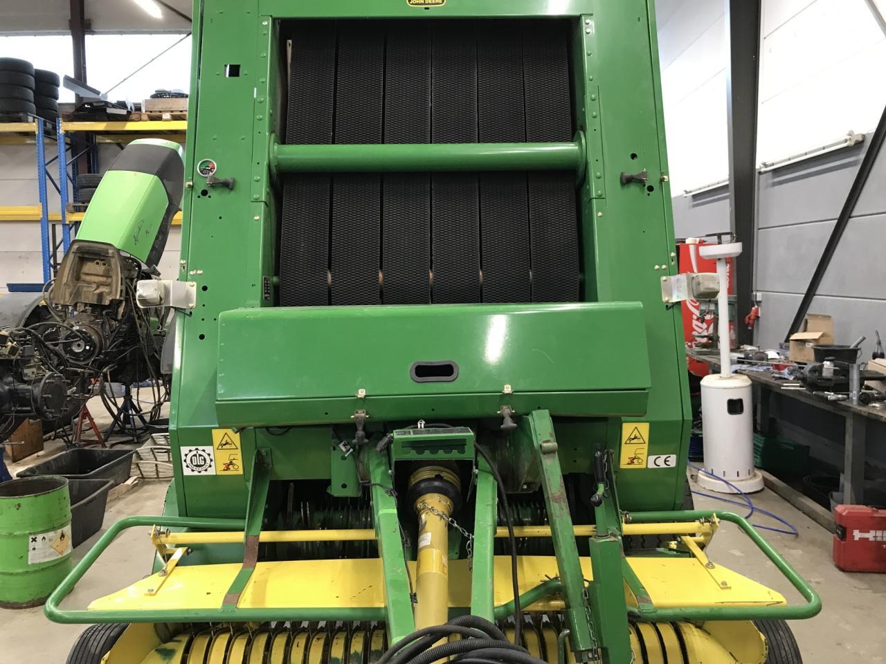 John Deere 590 - Balirka za kockaste bale: slika 3 John Deere 590 - Balirka za kockaste bale: slika 3