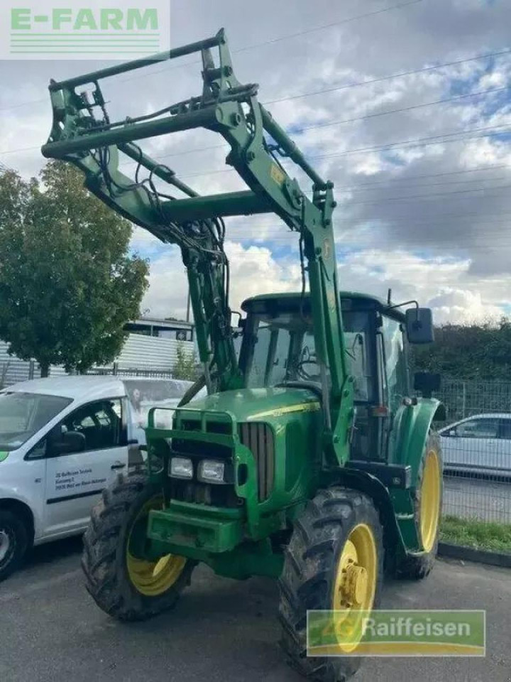 Traktor John Deere 6120 se: slika 9
