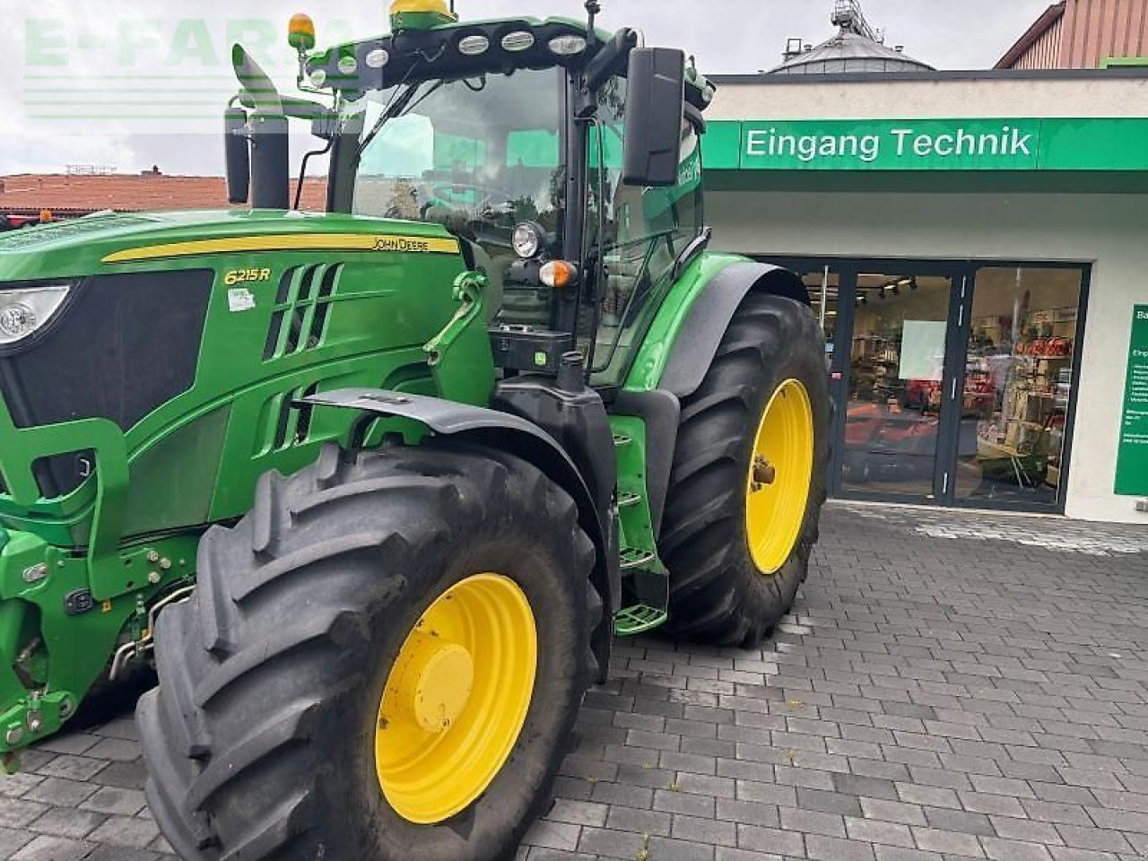 John Deere 6215 r - Traktor: slika 1 John Deere 6215 r - Traktor: slika 1