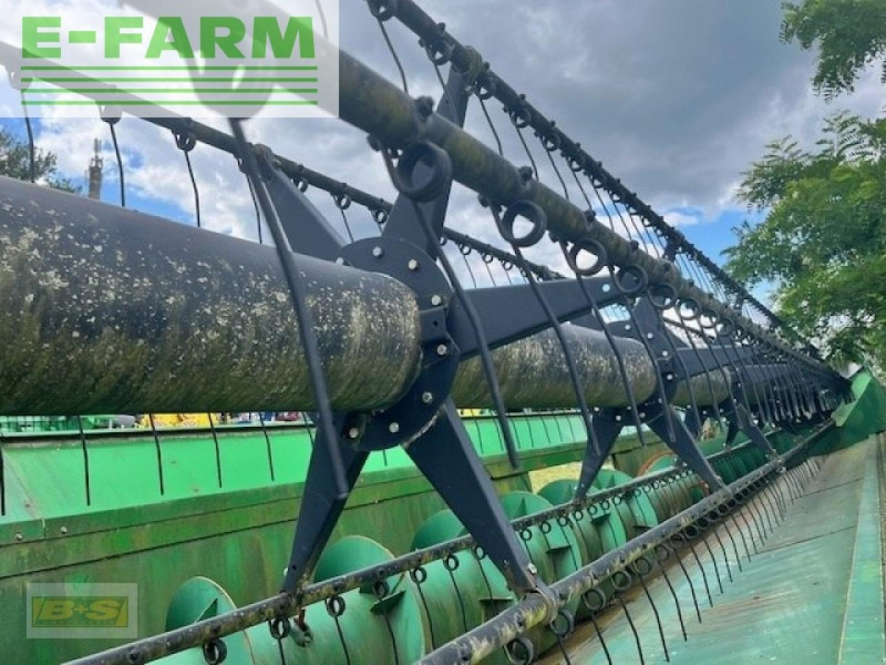 John Deere 635r inkl. rapsvorsatz und wagen - Dodatak za stočnu hranu: slika 4 John Deere 635r inkl. rapsvorsatz und wagen - Dodatak za stočnu hranu: slika 4