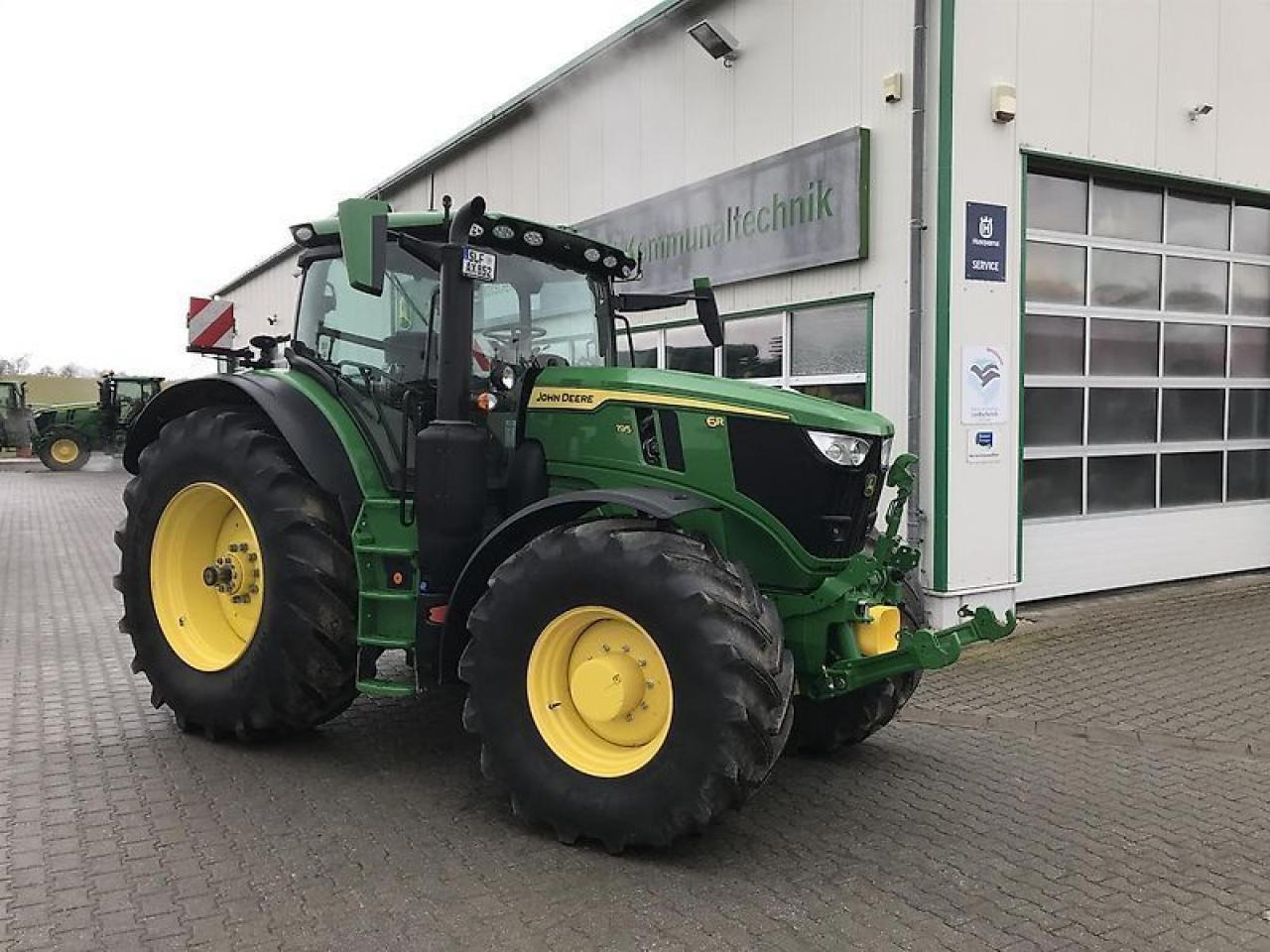 John Deere 6r 195 - Traktor: slika 1 John Deere 6r 195 - Traktor: slika 1