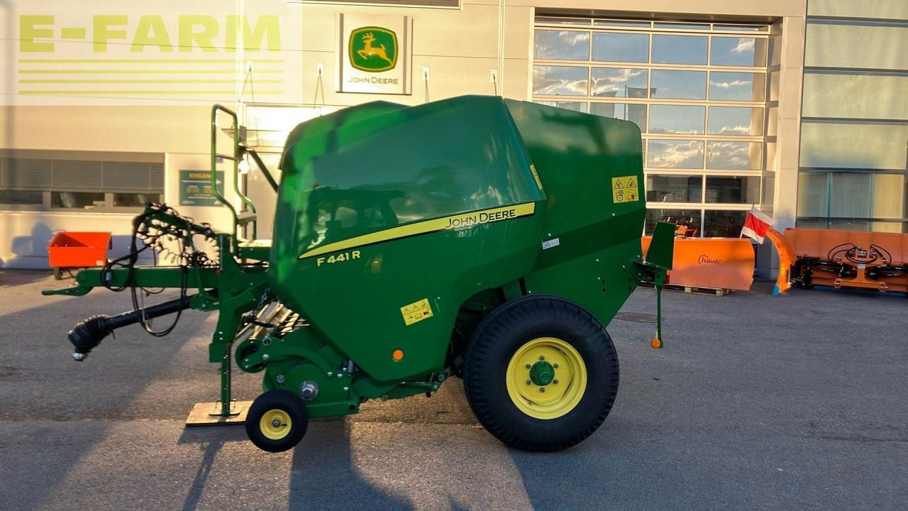 John Deere F441R HC 25 - Balirka za kockaste bale: slika 2 John Deere F441R HC 25 - Balirka za kockaste bale: slika 2