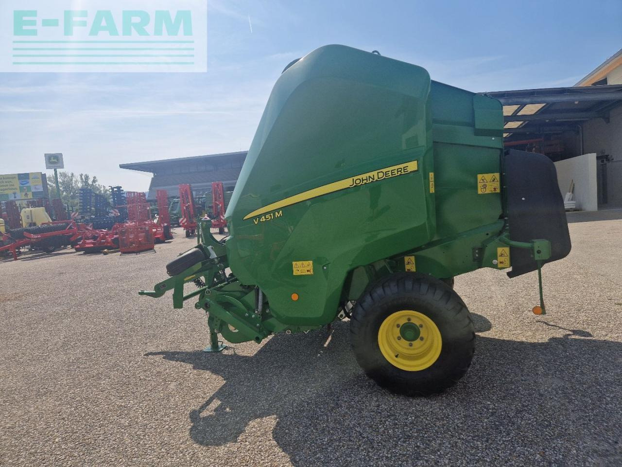 John Deere V451M - Balirka za kockaste bale: slika 2 John Deere V451M - Balirka za kockaste bale: slika 2