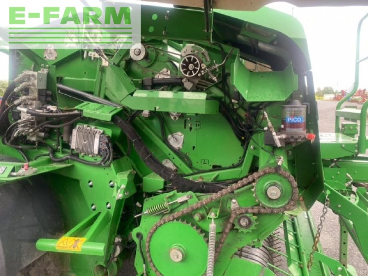 John Deere c441r - Balirka za kockaste bale: slika 3 John Deere c441r - Balirka za kockaste bale: slika 3