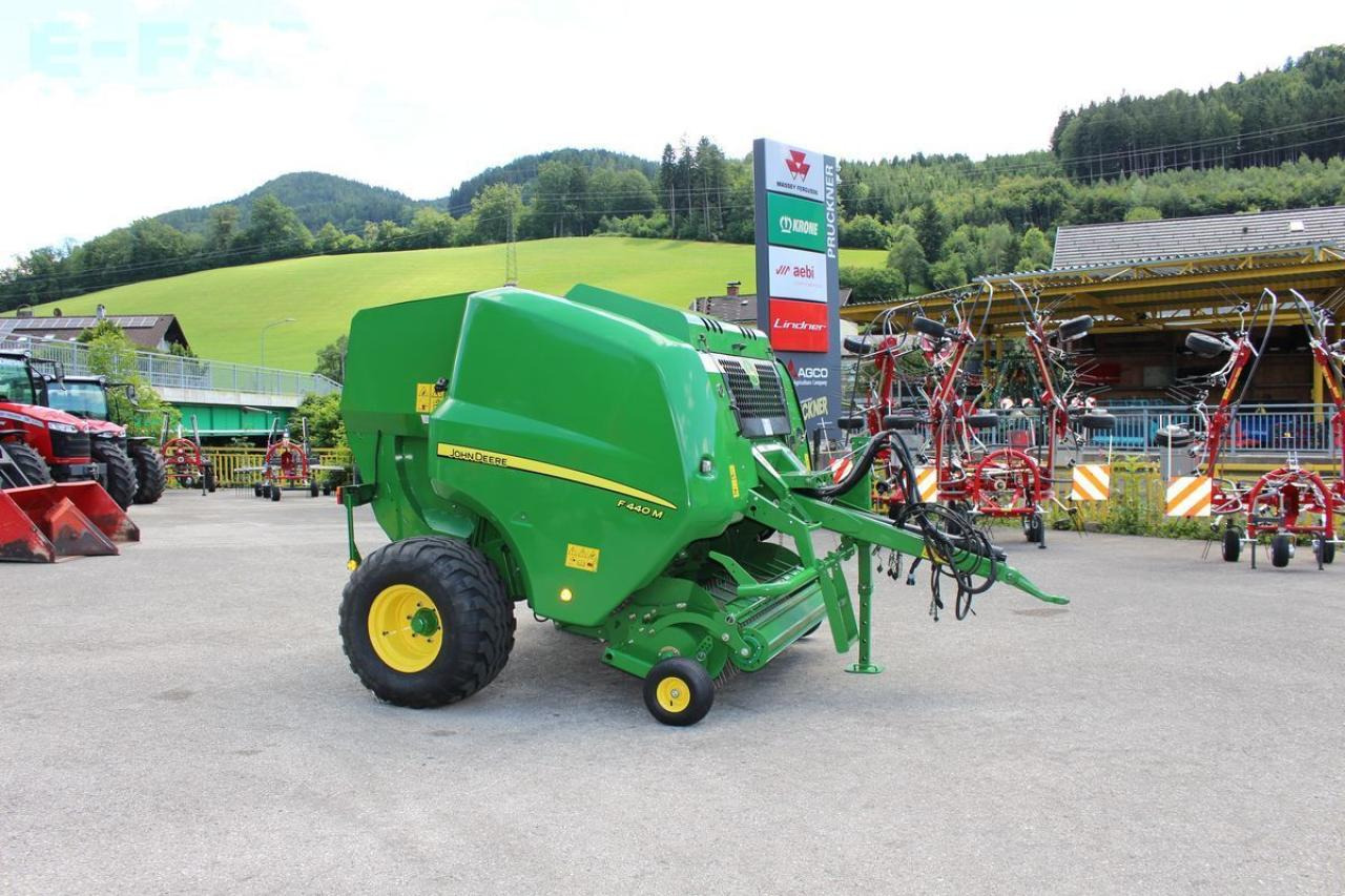 John Deere f 440m - Balirka za kockaste bale: slika 4 John Deere f 440m - Balirka za kockaste bale: slika 4