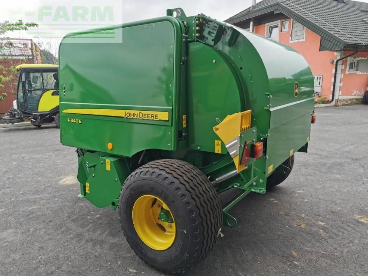 John Deere f440e - Balirka za kockaste bale: slika 3 John Deere f440e - Balirka za kockaste bale: slika 3