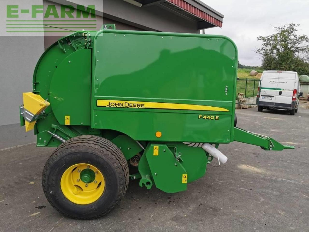 John Deere f440e - Balirka za kockaste bale: slika 5 John Deere f440e - Balirka za kockaste bale: slika 5