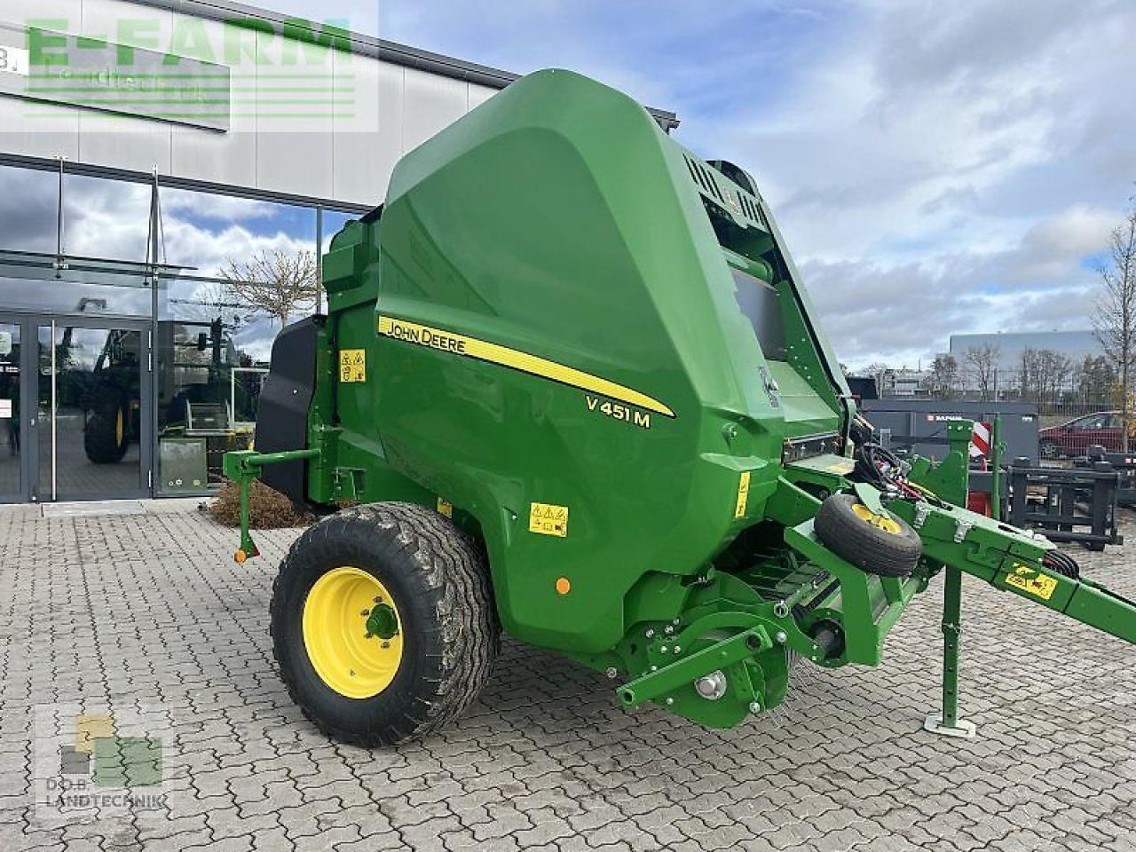John Deere v451m - Balirka za kockaste bale: slika 2 John Deere v451m - Balirka za kockaste bale: slika 2