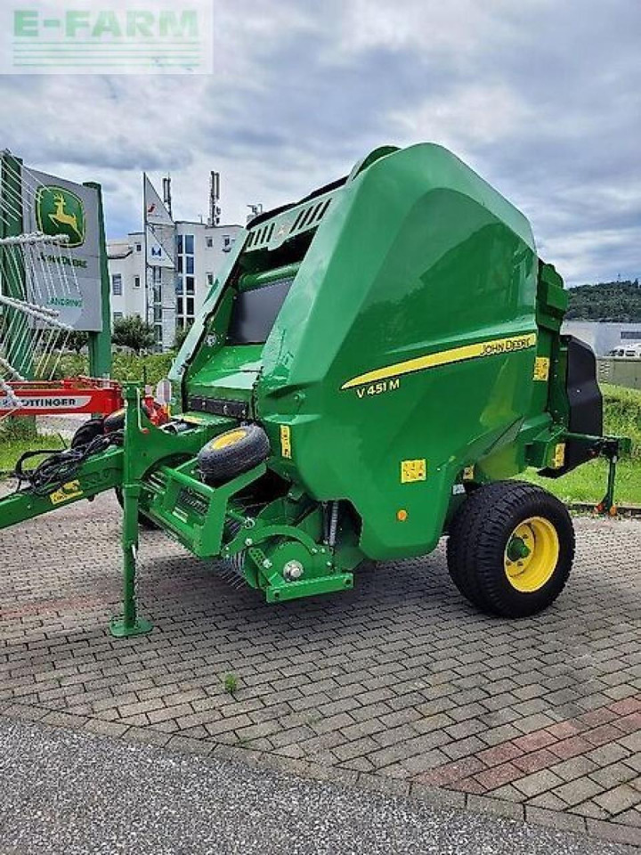 John Deere v451m - Balirka za kockaste bale: slika 1 John Deere v451m - Balirka za kockaste bale: slika 1