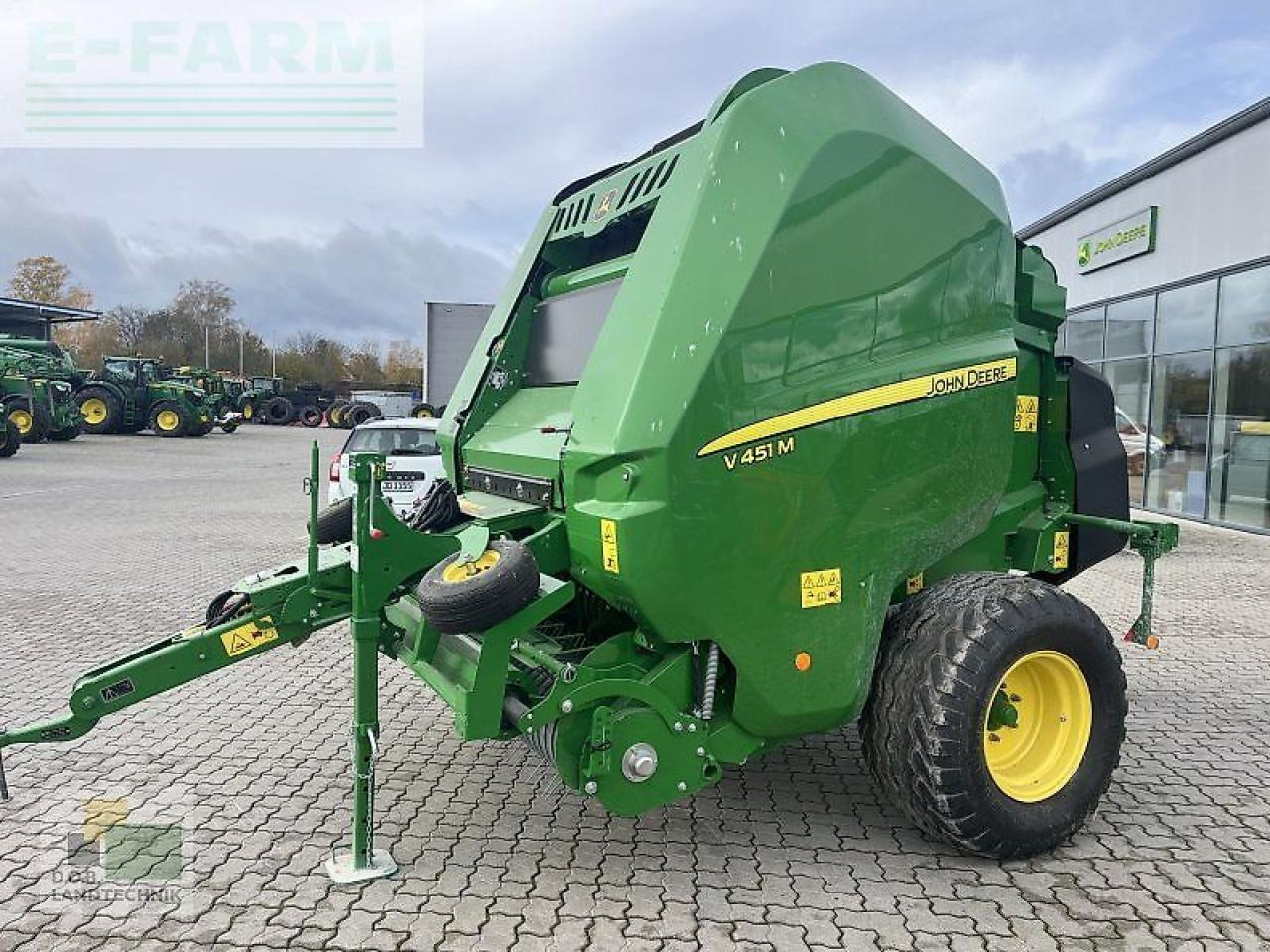 John Deere v451m - Balirka za kockaste bale: slika 4 John Deere v451m - Balirka za kockaste bale: slika 4