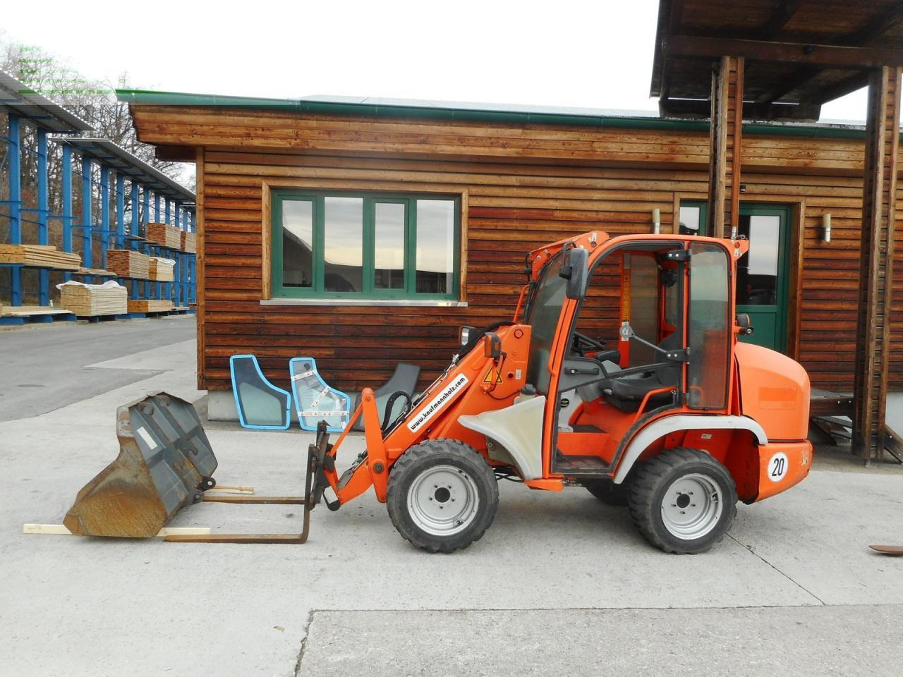 Kramer 348-01 / 5035 ( 2.250 kg ) mit schaufel und gabe - Mini bager: slika 1 Kramer 348-01 / 5035 ( 2.250 kg ) mit schaufel und gabe - Mini bager: slika 1