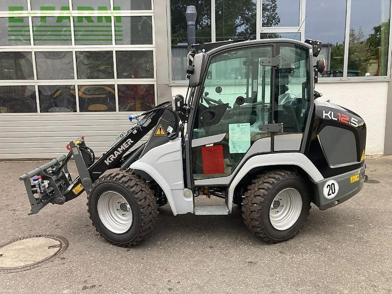 Kramer kl12.5 - Mini bager: slika 1 Kramer kl12.5 - Mini bager: slika 1