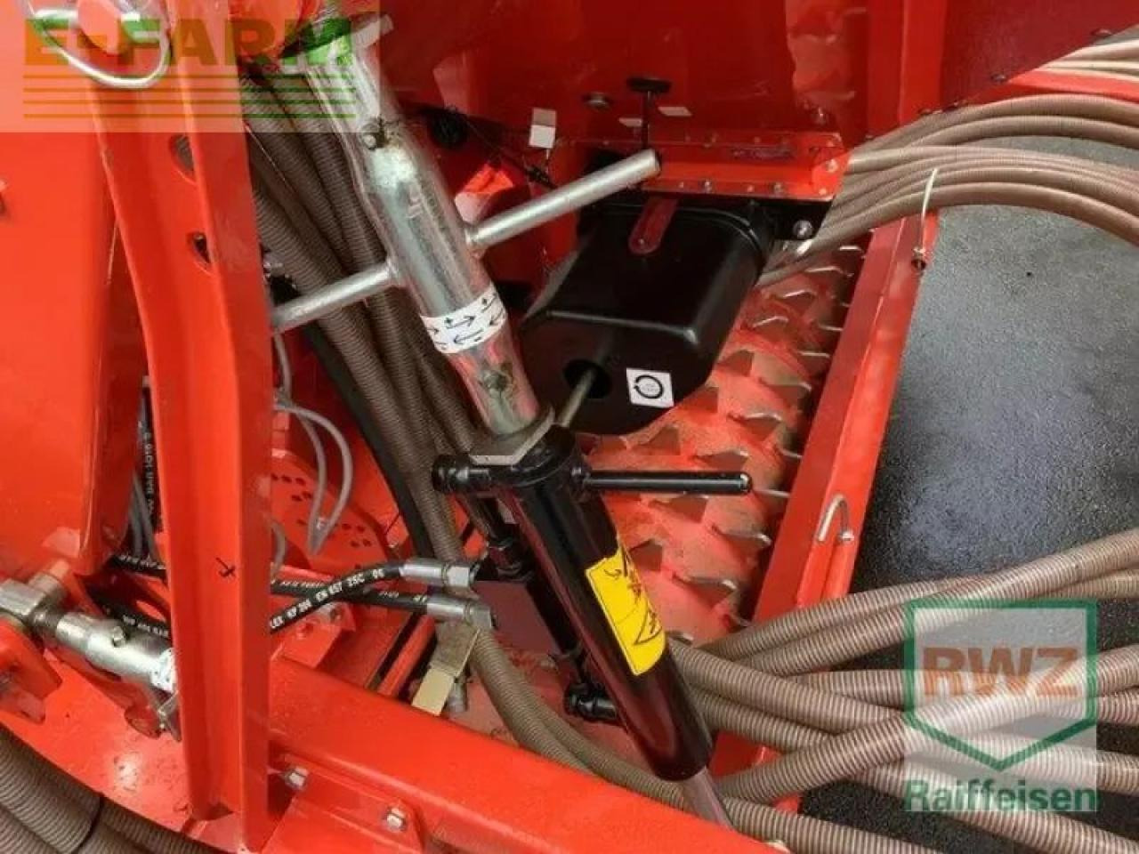 Kuhn combiliner venta lc302 (55+10,2 ha) - Mašina za preciznu setvu: slika 5 Kuhn combiliner venta lc302 (55+10,2 ha) - Mašina za preciznu setvu: slika 5