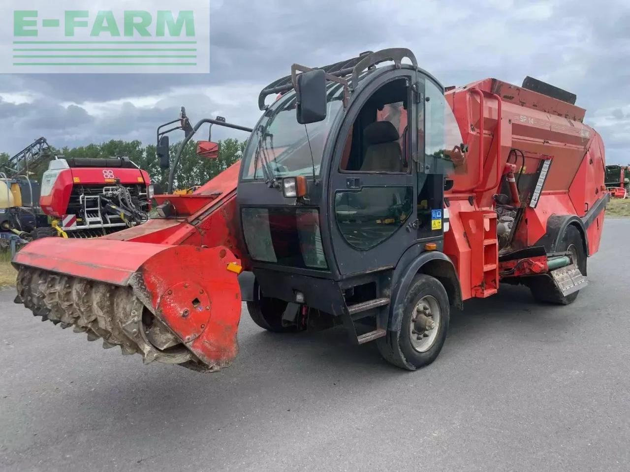 Kuhn mélangeuse automotrice sp-14 kuhn - Oprema za stoku: slika 1 Kuhn mélangeuse automotrice sp-14 kuhn - Oprema za stoku: slika 1